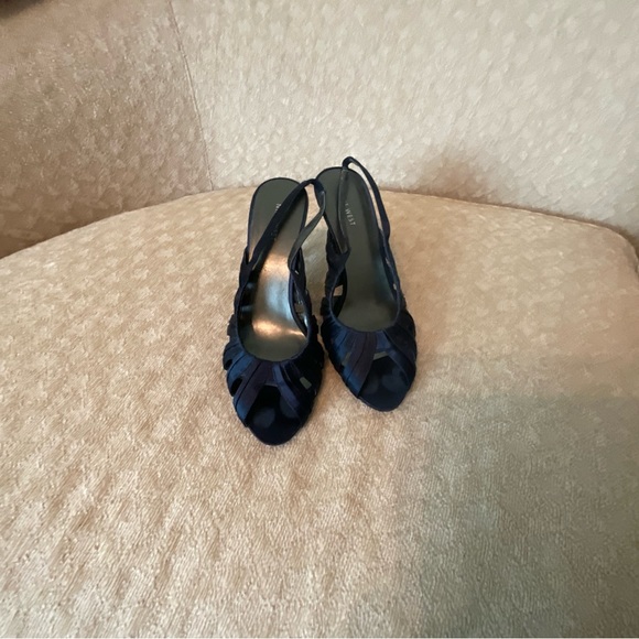 Navy Satin Slingback Heels Nine West - Picture 2 of 5